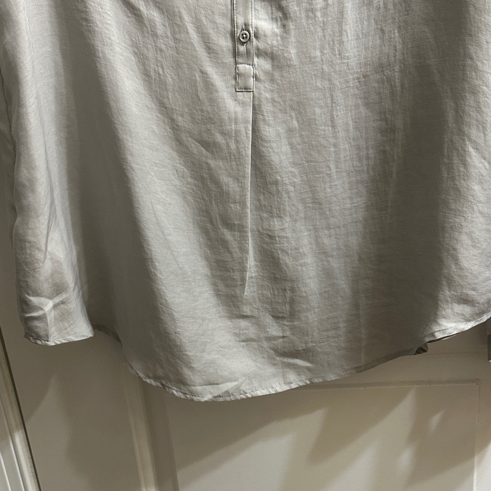 BNWT LOFT Light Gray Long Sleeve Sheer Blouse with Button Detail - Picture 4 of 6